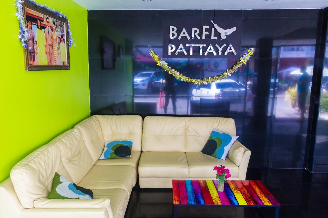 Barfly Pattaya Hotel Pantai Jomtien Bagian luar foto