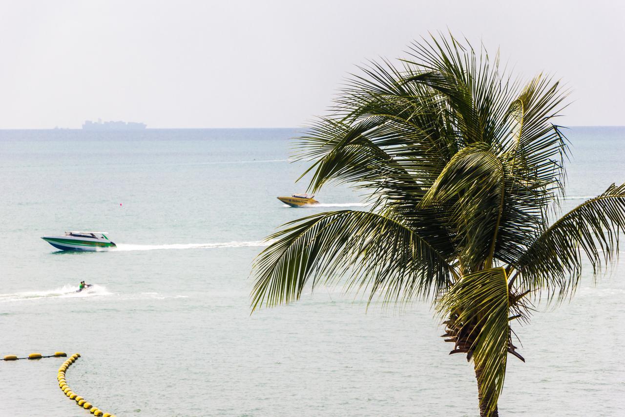 Barfly Pattaya Hotel Pantai Jomtien Bagian luar foto